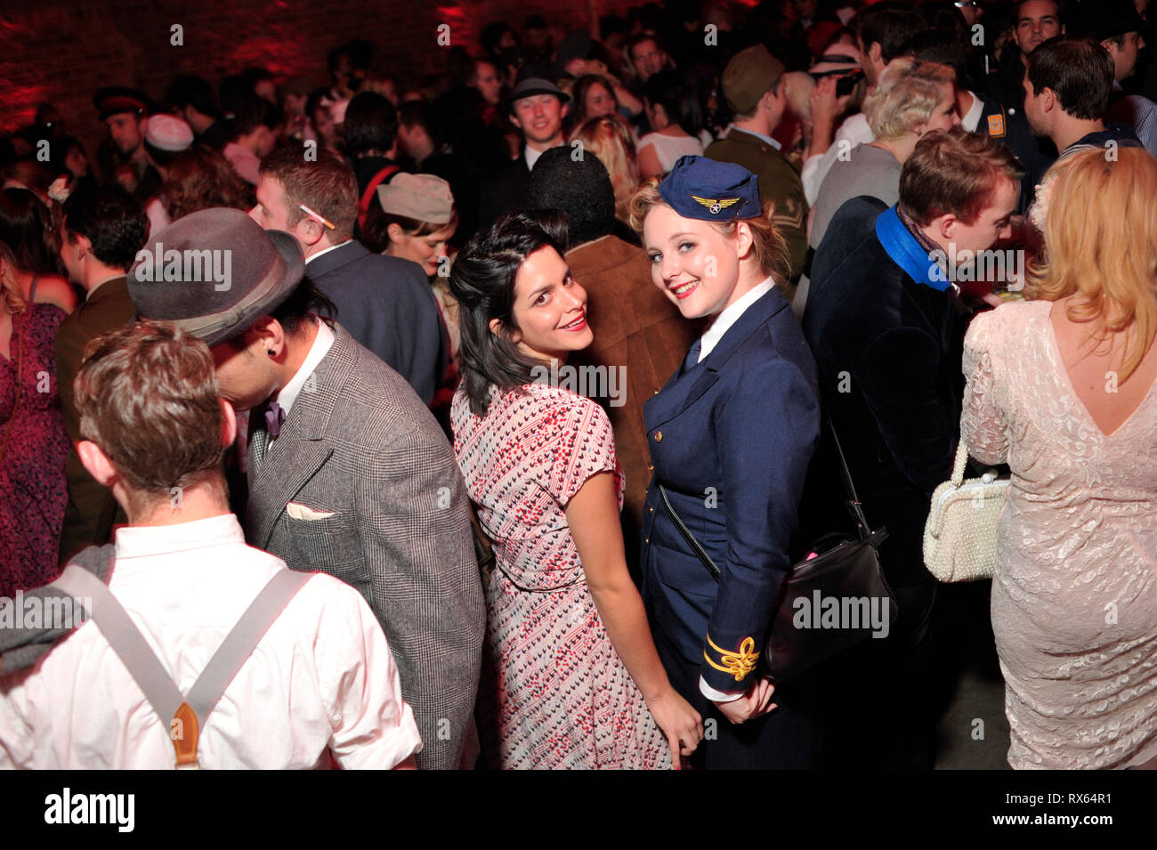 Der Blitzparty. Ein 40er Revival Party. 'Laufen für Shelter eine Nacht der vierziger Jahre Mode und ausgelassene Stimmung am 65. Jahrestag des d-Day' Coinciding mit dem 65. Jahrestag des d-Day, 6. Juni 2009 Stockfoto