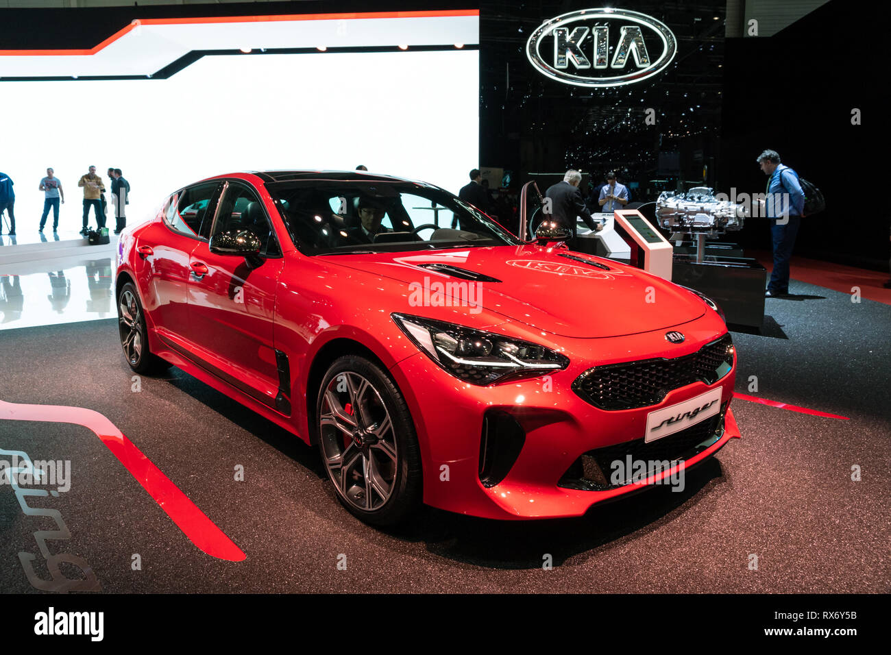 Genf, Schweiz - 6. MÄRZ 2018: Kia Stinger Auto auf dem 88. Internationalen Automobilsalon in Genf präsentiert. Stockfoto