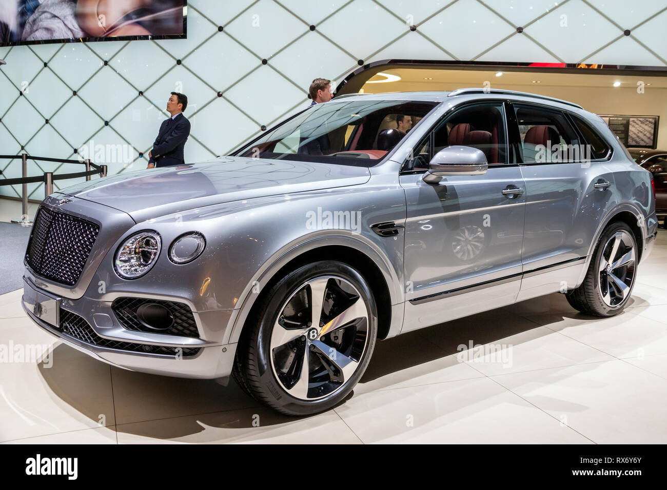 Genf, Schweiz - 6. MÄRZ 2018: Bentley Bentayga Auto auf dem 88. Internationalen Automobilsalon in Genf präsentiert. Stockfoto