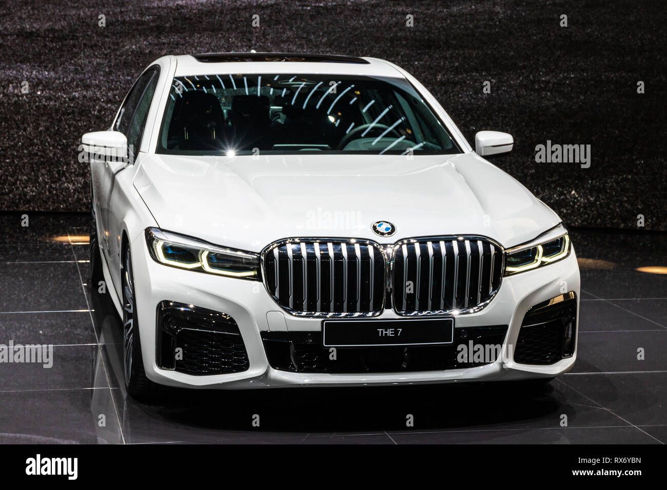 Genf, Schweiz - 5. MÄRZ 2019: Neue 7er-BMW auf dem 89. Internationalen Automobilsalon in Genf präsentiert. Stockfoto