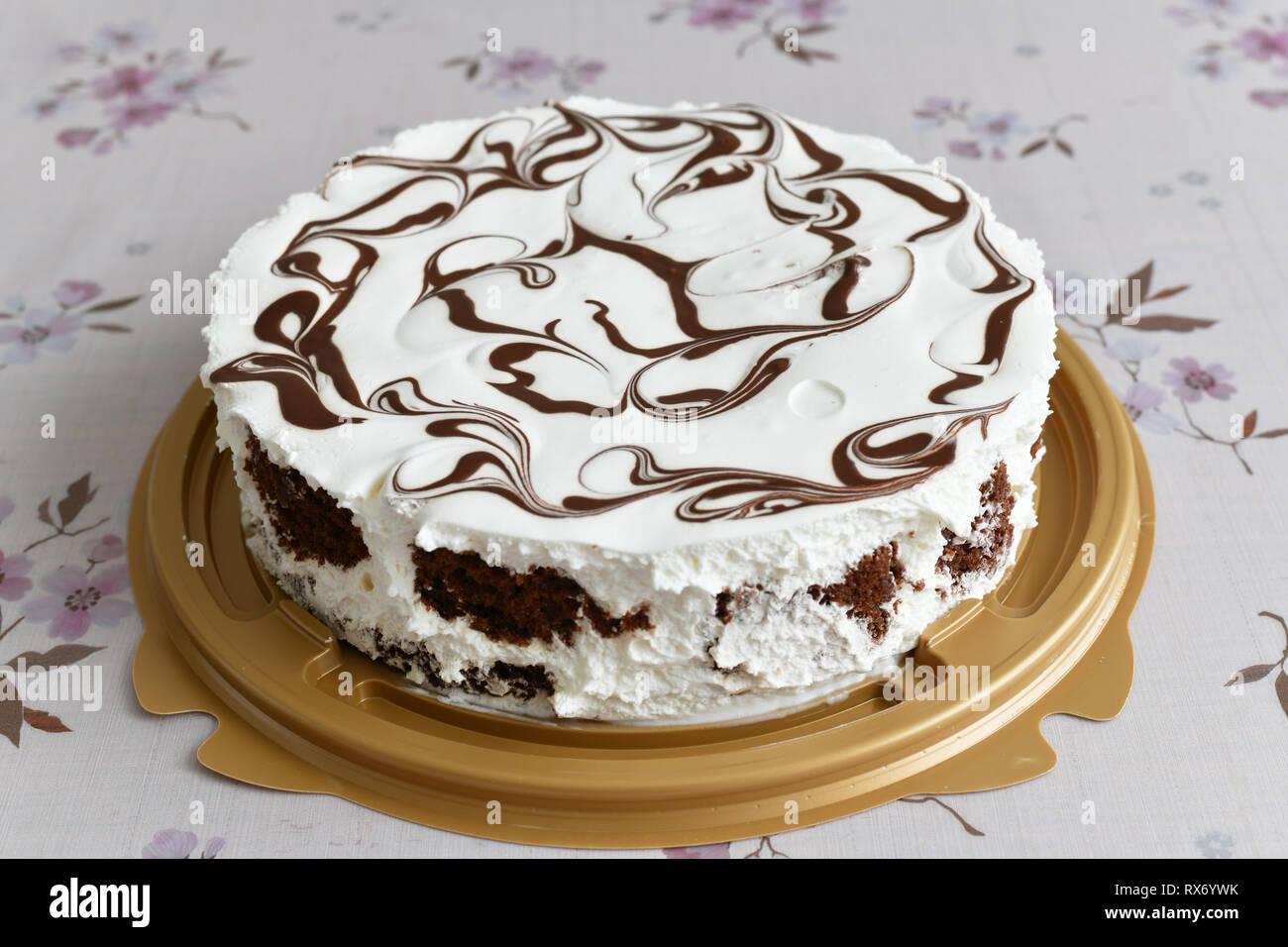 Die fettarmen Joghurt Torte mit Schokolade Stockfoto