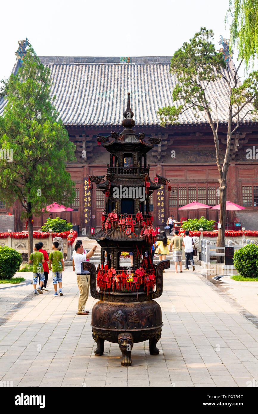 Sep 2013 - Pingyao, Shanxi, China - Touristen im Innenhof des Konfuzius Tempel in Pingyao. Als eine der am besten erhaltenen Dörfer von China, Pi bekannt Stockfoto