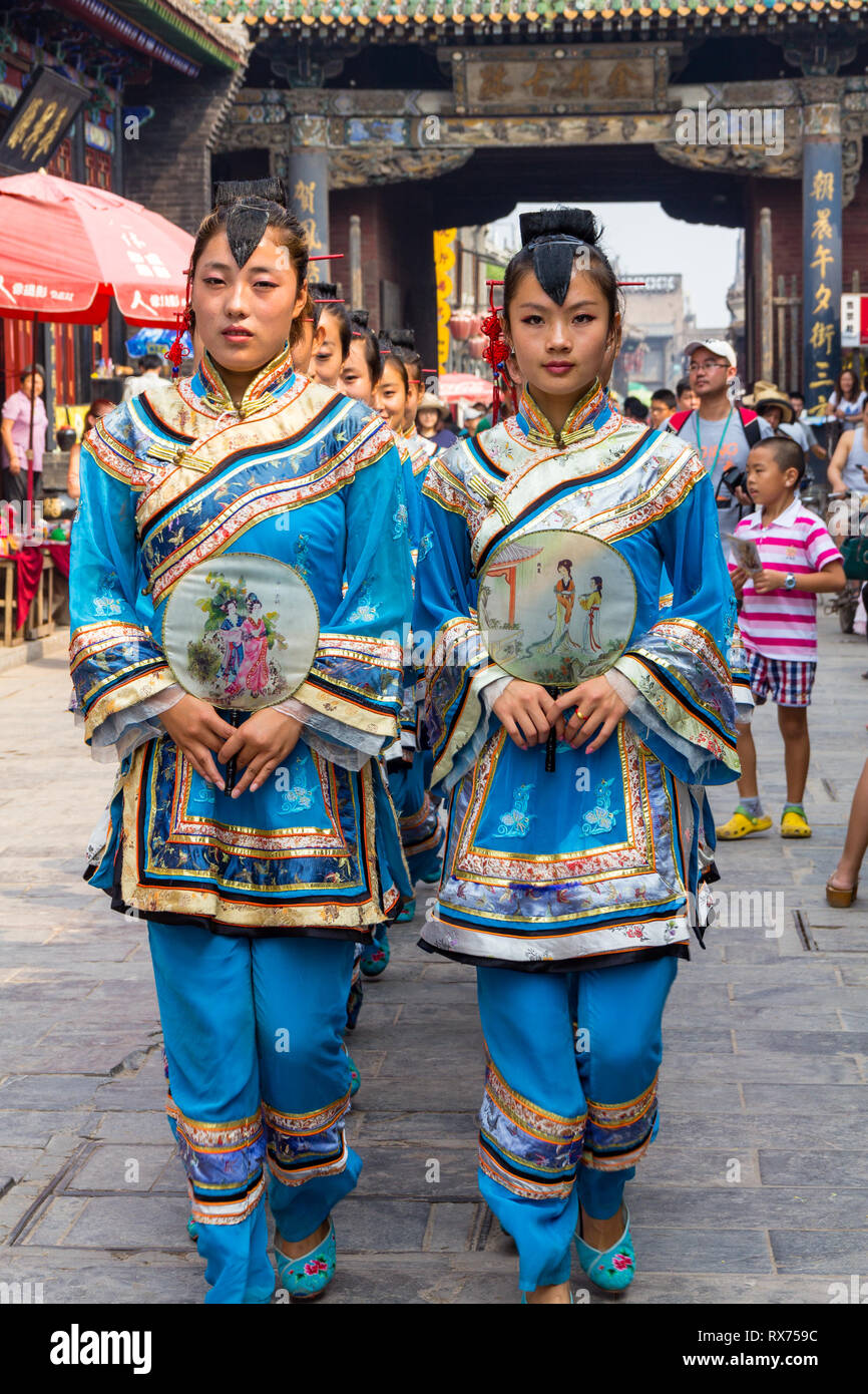 Sep 2013 - Pingyao, Shanxi, China - traditionelle Kostüm Parade, die jeden Morgen in der South Street von Pingyao, einer der wichtigsten Straßen der geschieht, Stockfoto