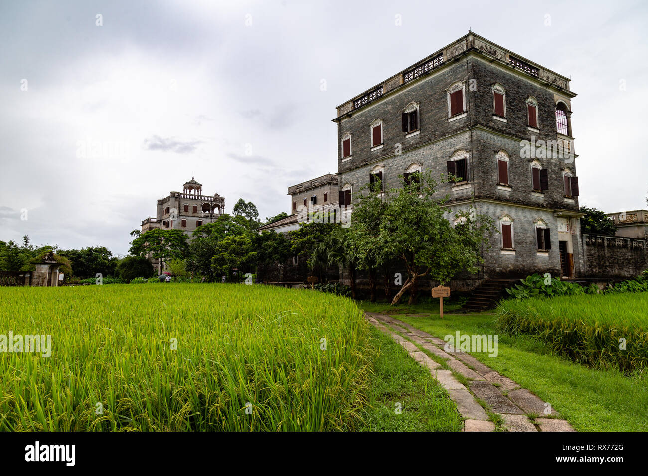 Juli 2017 - Pingyao, China. Pingyao Zili Diaolou im Dorf, in der Nähe von Guangzhou. Durch reiche Überseechinesen gebaut, diese Familie Häuser sind eine einzigartige Mischung von Ch Stockfoto