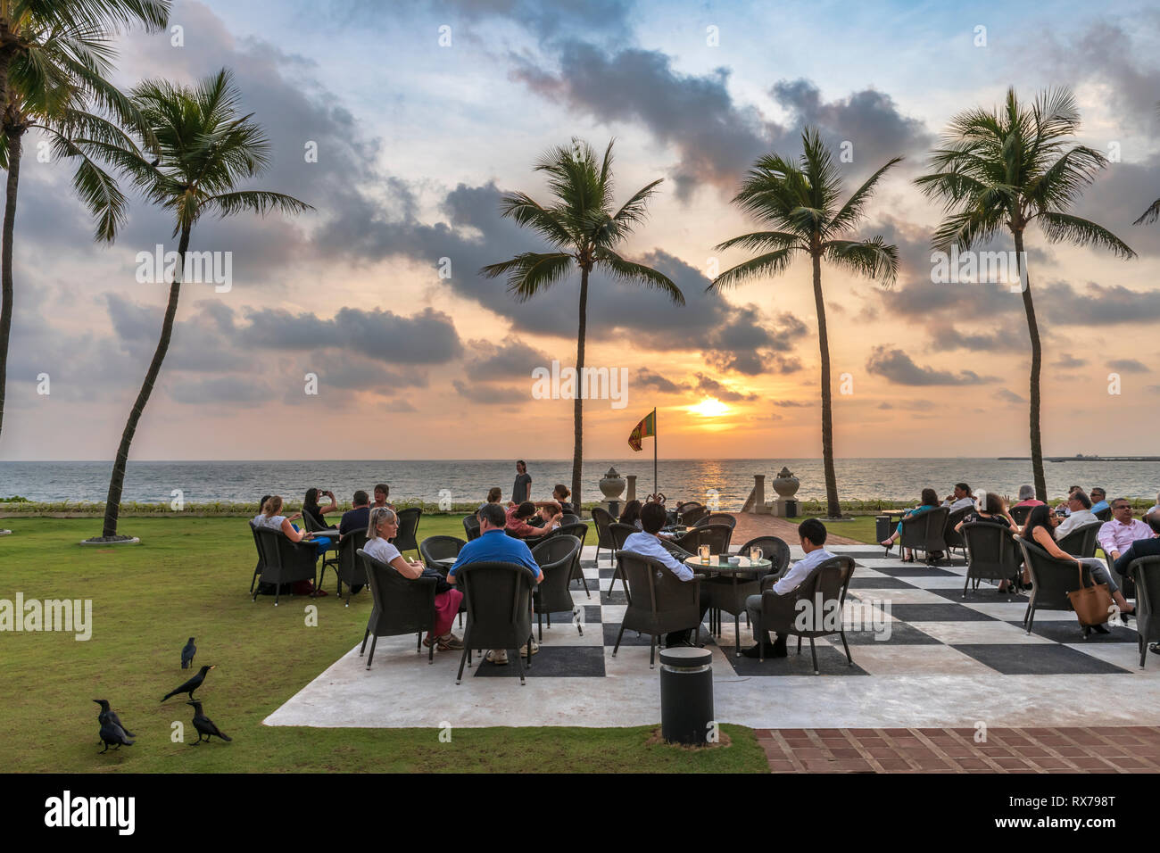 Eines der Ikonischen Sri Lanka Wahrzeichen, das Galle Face Hotel liegt im Herzen von Colombo gelegen, entlang der Küste und mit Blick auf den berühmten Galle Face Gr Stockfoto