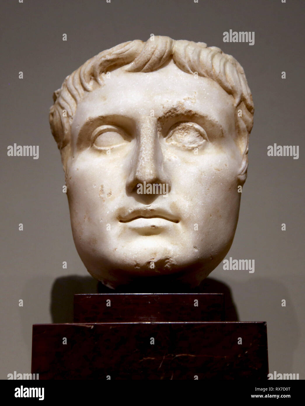 Augustus (63 V.CHR.-14 N.CHR.), römischer Kaiser (27 V.CHR.-14 N.CHR.). Weißer Marmor Kopf. 1. Von einem tarraco Werkstatt. Tarragona, Spanien. Stockfoto