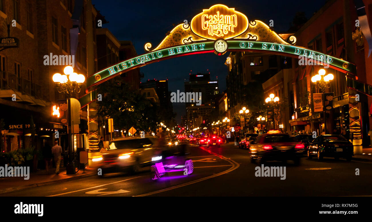 San Diego, CA, Vereinigte Staaten - 05.Mai 2014: Am Eingang zum Gaslamp Viertel in der Innenstadt von San Diego. Historische Viertel, verfügt über einen belebten Stockfoto