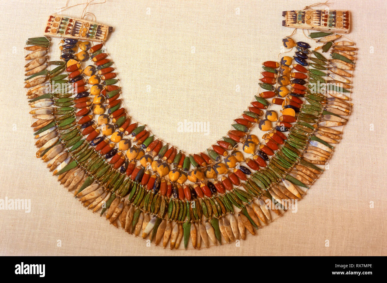 Halskette. Schatz des Tutanchamun. Museum ägyptischer Altertümer. Kairo. Ägypten. Afrika Stockfoto