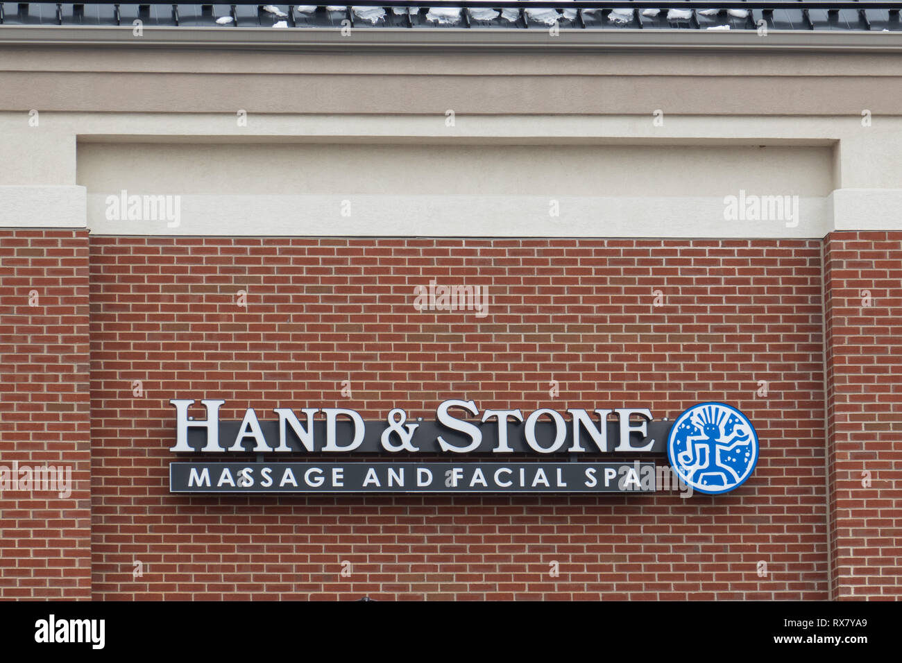 Blue Bell, PA - 8. März 2019: Hand & Stone Massage- und Gesichtsbehandlungen Spa bietet professionelle Massage, Gesichts- und Haarentfernung Dienstleistungen. Stockfoto