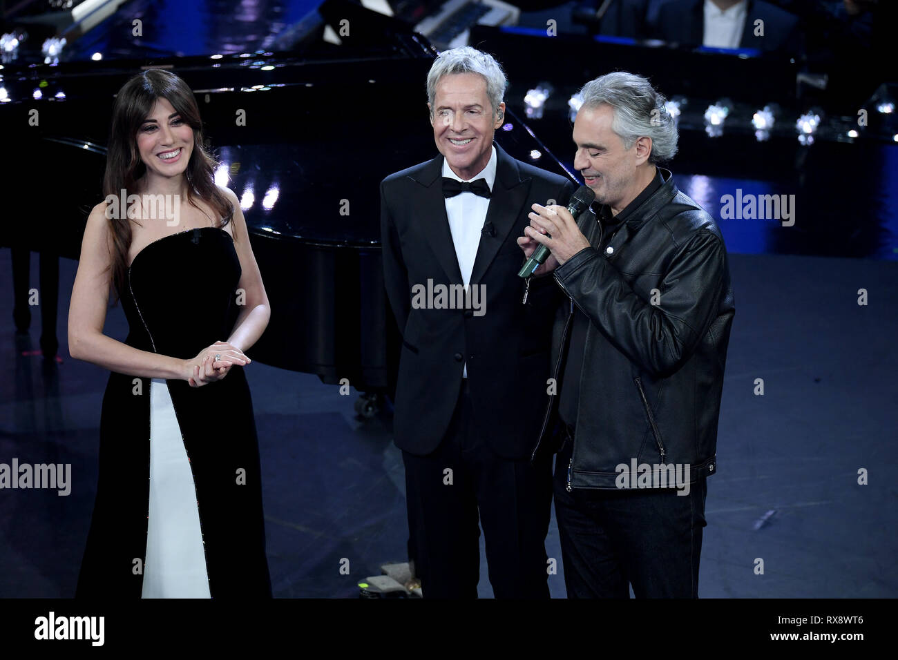 Am ersten Abend der 69. jährlichen Sanremo Festival des italienischen Liedes veranstaltet am Teatro Ariston von Sanremo Mit: Andrea Bocelli, Claudio Baglioni, Virginia Raffaele Wo: Sanremo, Italien Wann: 05 Feb 2019 Bild: IPA/WENN.com ** Nur für die Veröffentlichung in Großbritannien, den USA, Deutschland, Österreich, Schweiz ** verfügbar Stockfoto