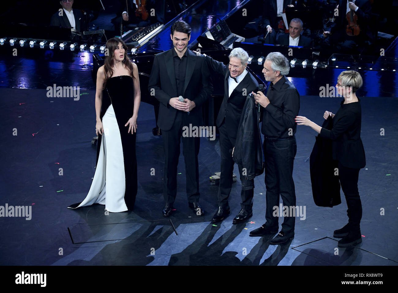 Am ersten Abend der 69. jährlichen Sanremo Festival des italienischen Liedes veranstaltet am Teatro Ariston von Sanremo Mit: Andrea Bocelli, Claudio Baglioni, Virginia Raffaele Wo: Sanremo, Italien Wann: 05 Feb 2019 Bild: IPA/WENN.com ** Nur für die Veröffentlichung in Großbritannien, den USA, Deutschland, Österreich, Schweiz ** verfügbar Stockfoto