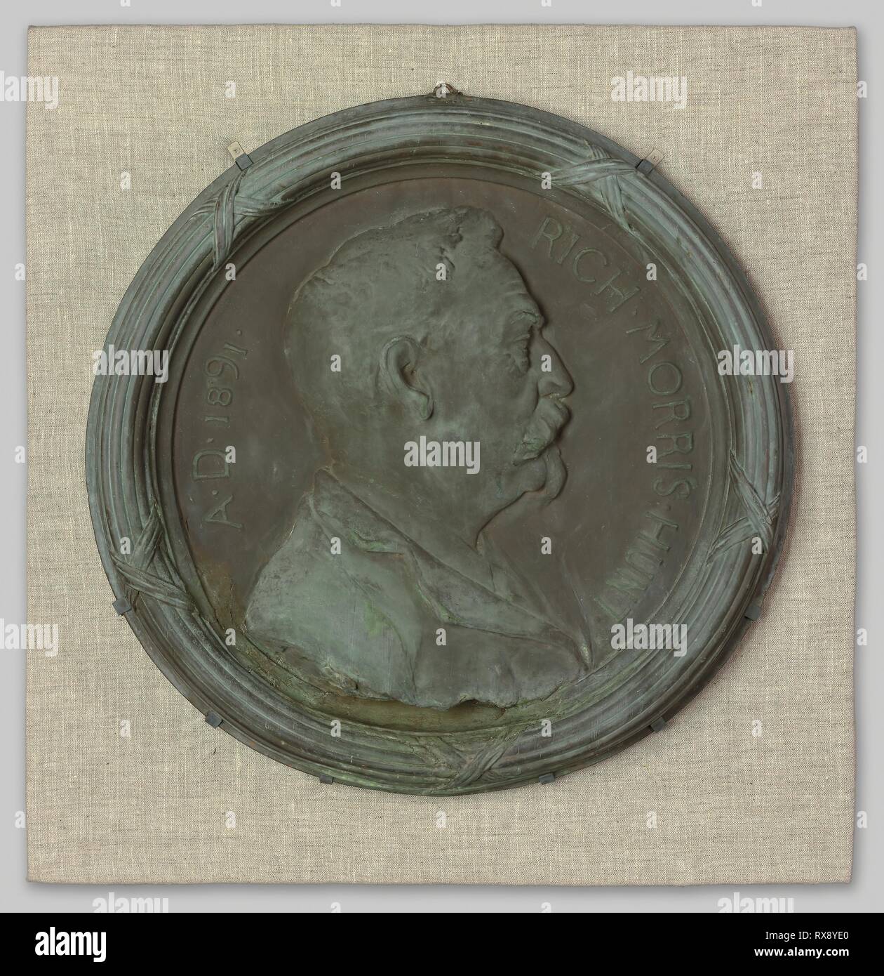 Richard Morris Hunt. Karl Theodore Francis Bitter; American, geboren in Österreich, 1865-1915. Datum: 1886-1896. Abmessungen: 64,8 x 63,5 x 7 cm (25 1/2 x 25 x 2 3/4 in.). Kupfer auf Putz. Herkunft: USA. Museum: Das Chicago Art Institute. Stockfoto
