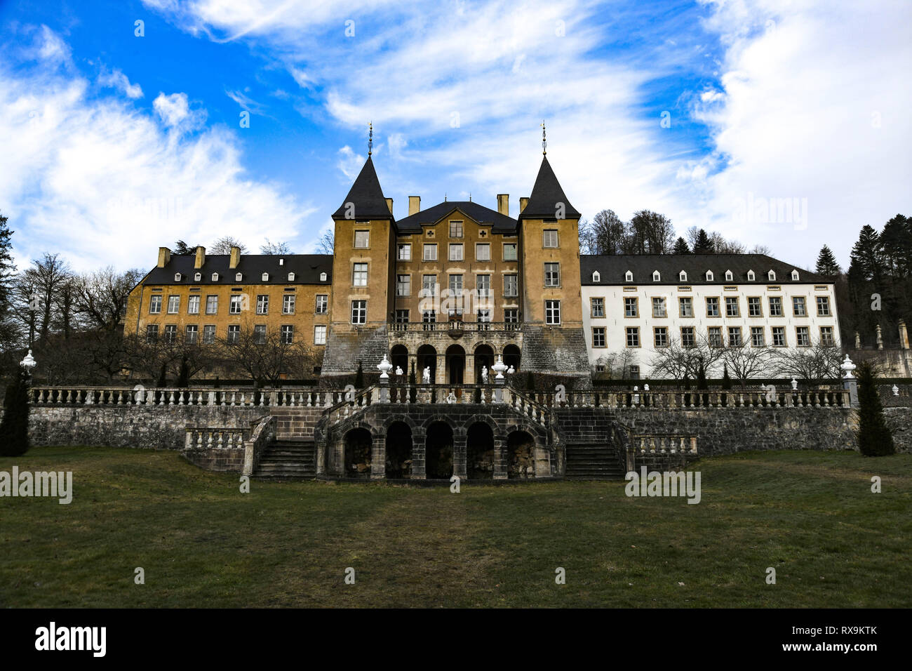 Das Neue Schloss von Ansembourg liegt im Zentrum von Luxemburg in das Tal der Sieben Schlösser. Stockfoto