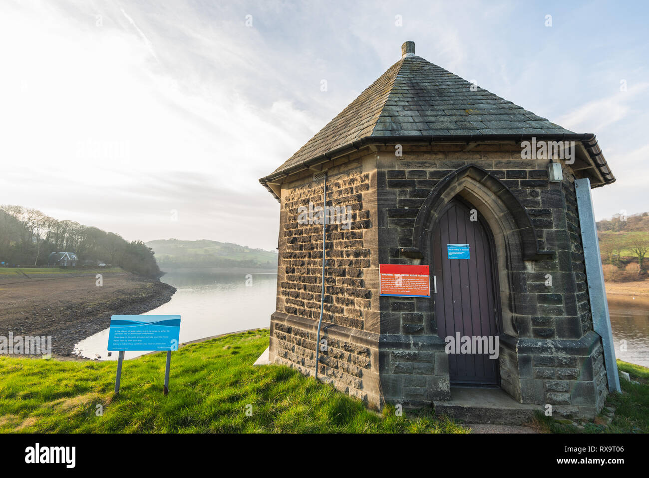 DAMFLASK, ENGLAND - Februar 23rd, 2019: ein Yorkshire Wasser Gebäude Stockfoto