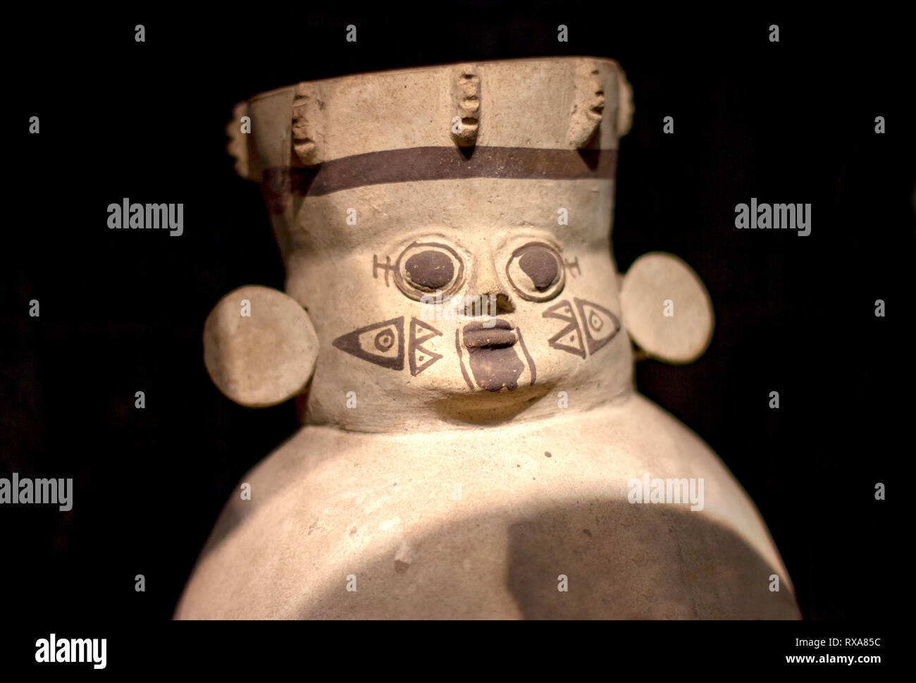 Precolombian Keramik namens 'Huacos' von Chancay, eine peruanische Kultur. Private Sammlung von Inca Töpferei. Stockfoto