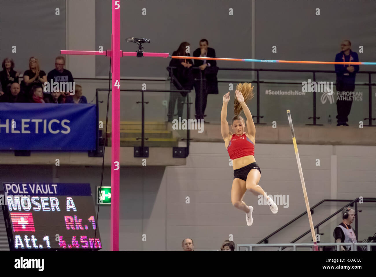 Glasgow, Schottland, Großbritannien. 3. März, 2019. Die Schweiz Angelika Moser konkurriert im Stabhochsprung der Frauen, während Tag 3 der Glasgow 2019 Europa Stockfoto