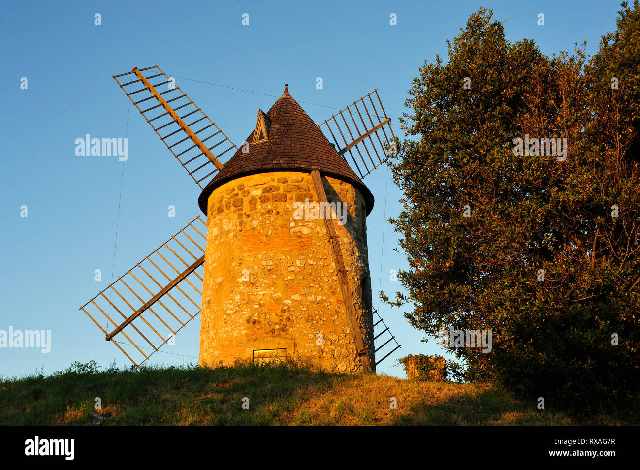 Alte Windmühle, Tourtres, Lot-et-Garonne, Aquitaine, Frankreich Stockfoto