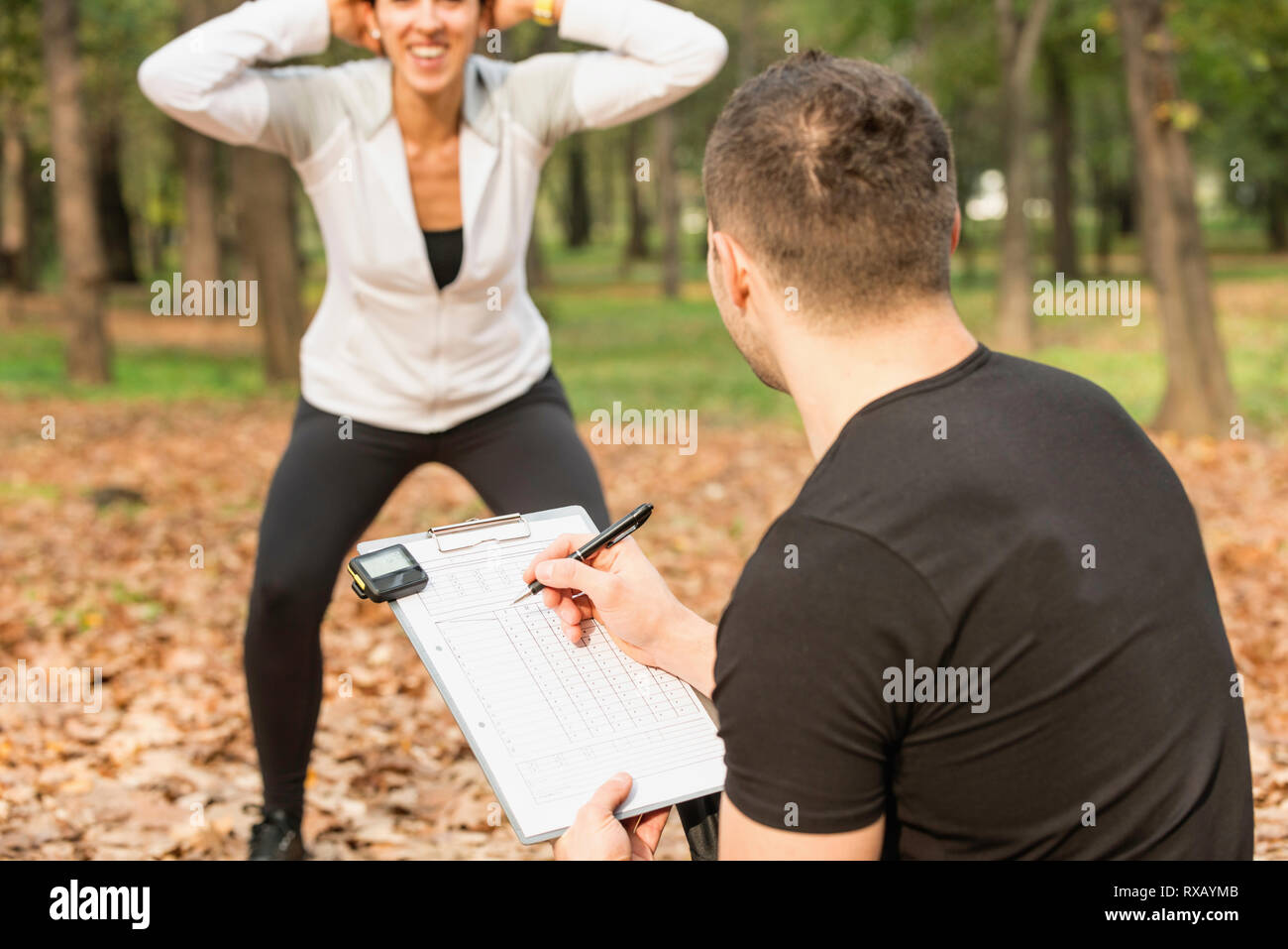 Frau tun hockt Stockfoto