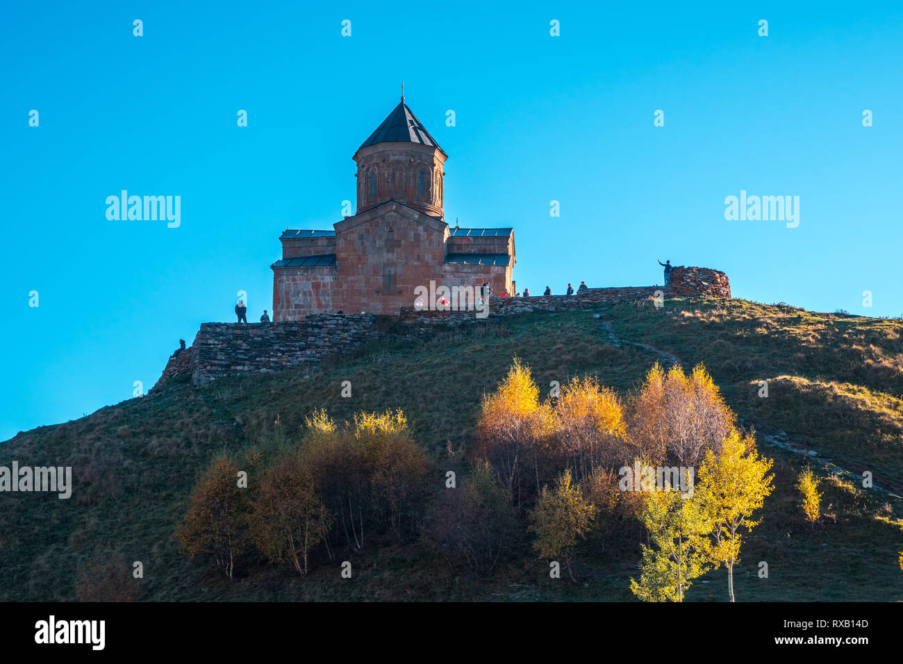 Gergeti Trinity Church in den Bergen des Kaukasus, Geogria Stockfoto