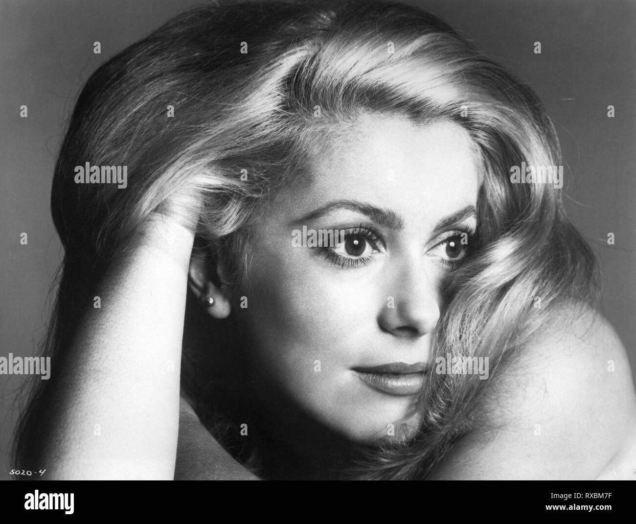 CATHERINE DENEUVE 1969 Portrait Werbung für DEN APRIL, APRIL USA Film Co-starring Jack Lemmon Regisseur Stuart Rosenberg Jalem Produktionen/Kino Center Filme Stockfoto