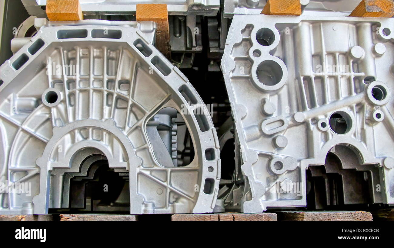 Der Motor des Autos. Der Begriff Motorblock wird häufig synonym mit Zylinderblock verwendet Stockfoto