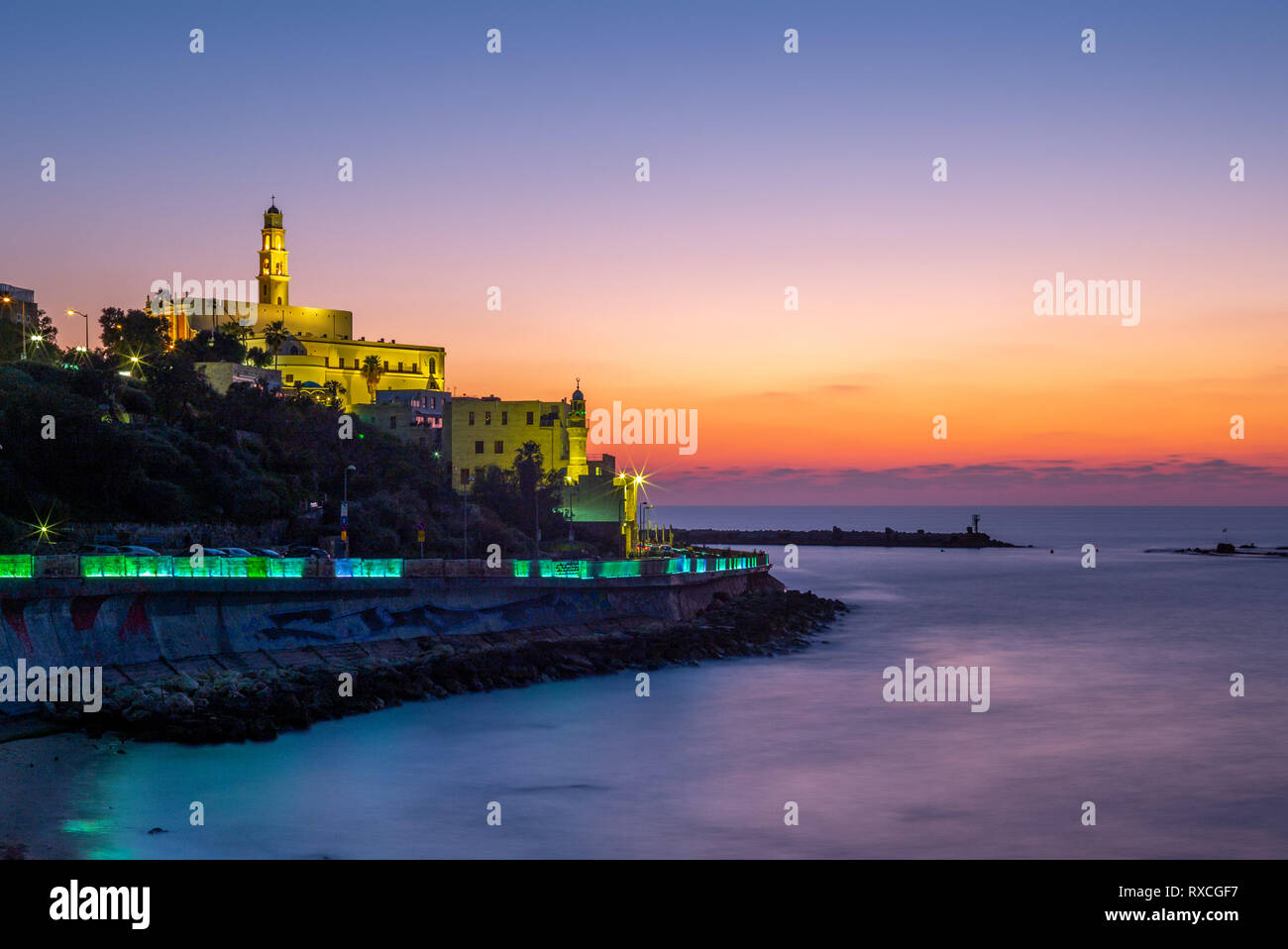 Nachtansicht von Jaffa aus der Promenade von Tel Aviv Stockfoto