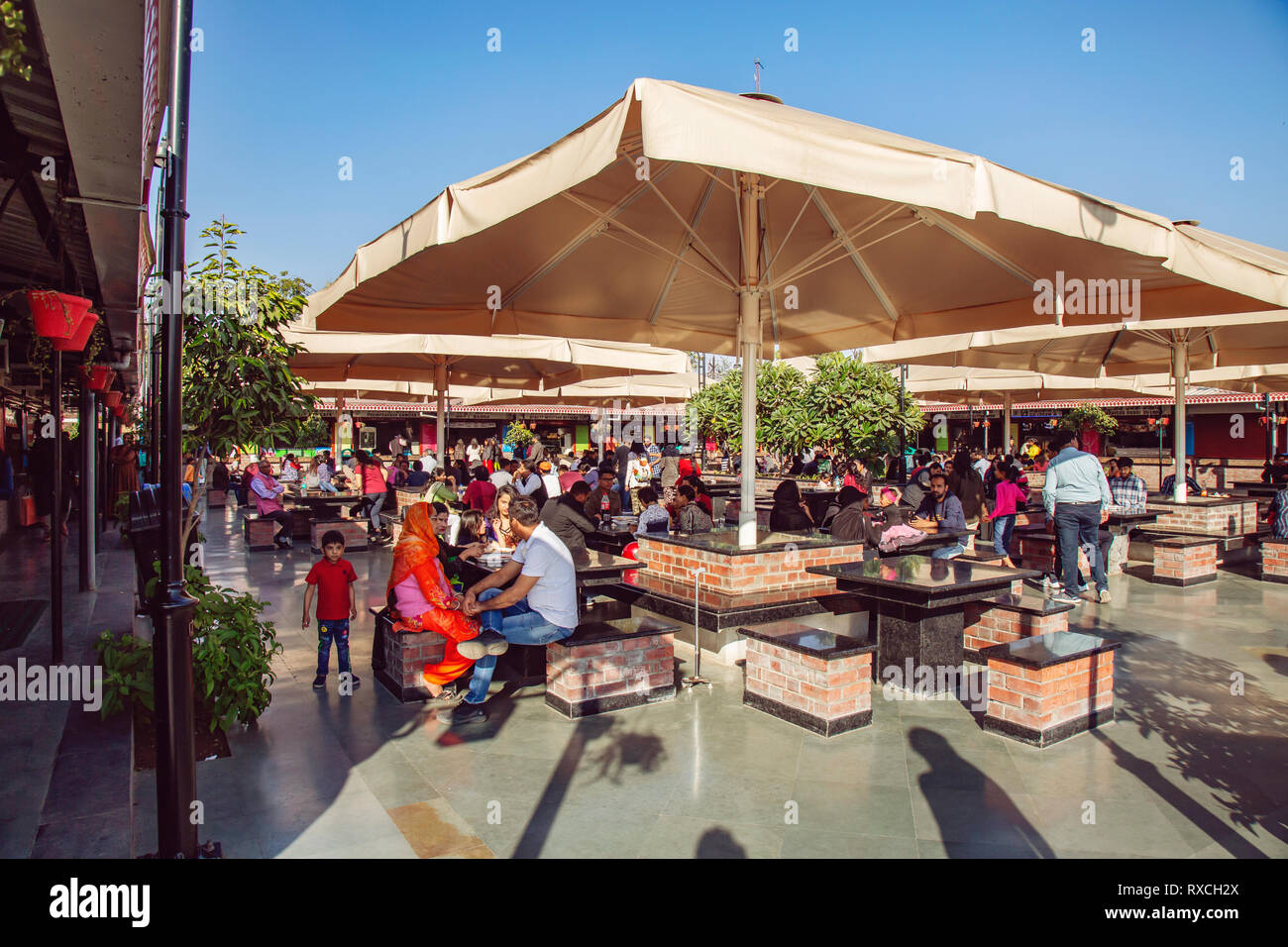 Jaipur in Rajasthan, Indien, 20. Januar 2019: Masala Chowk Markt, ein Open-air-food court Ram Niwas Garten Stockfoto