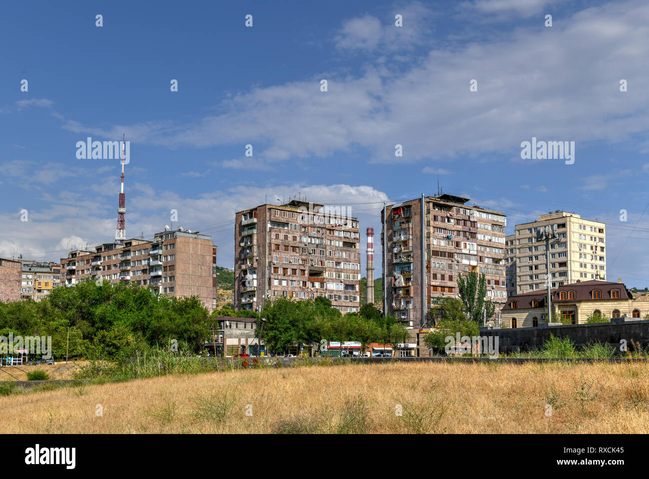 Im sowjetischen Stil Apartment Block (panel Gebäude) in Eriwan, Armenien. Stockfoto