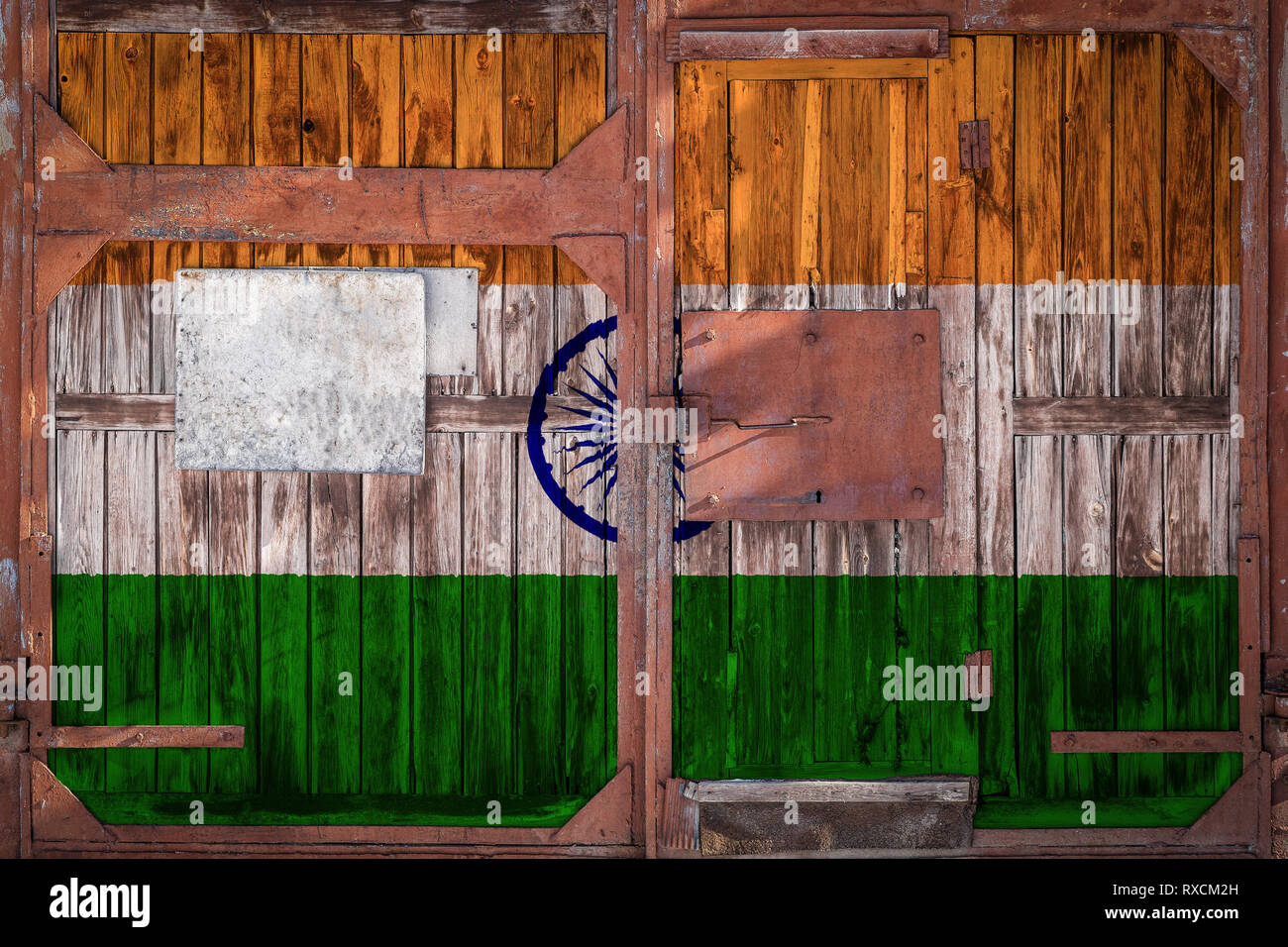 In Der Nahe Von Altes Lager Tor Mit National Flagge Von Indien Konzept Der Export Import Indien Lagerung Von Waren Und Die Lieferung Von Waren Flagge In G Stockfotografie Alamy