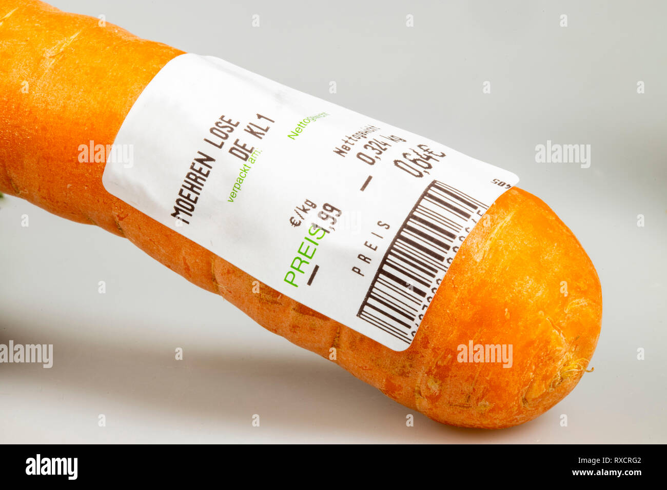 Gemüse mit Preis, ohne individuelle Verpackung, Supermarkt aus dem Gemüse, Stockfoto
