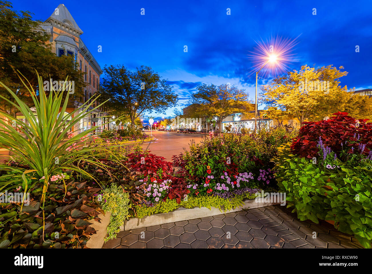 Altstadt Fort Collins an der blauen Stunde Stockfoto