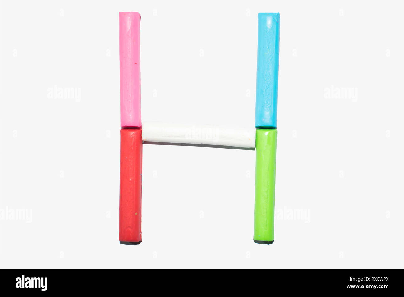 Großbuchstabe H - Buchstaben H, farbenfrohen Ton Sticks, weißer Hintergrund Stockfoto