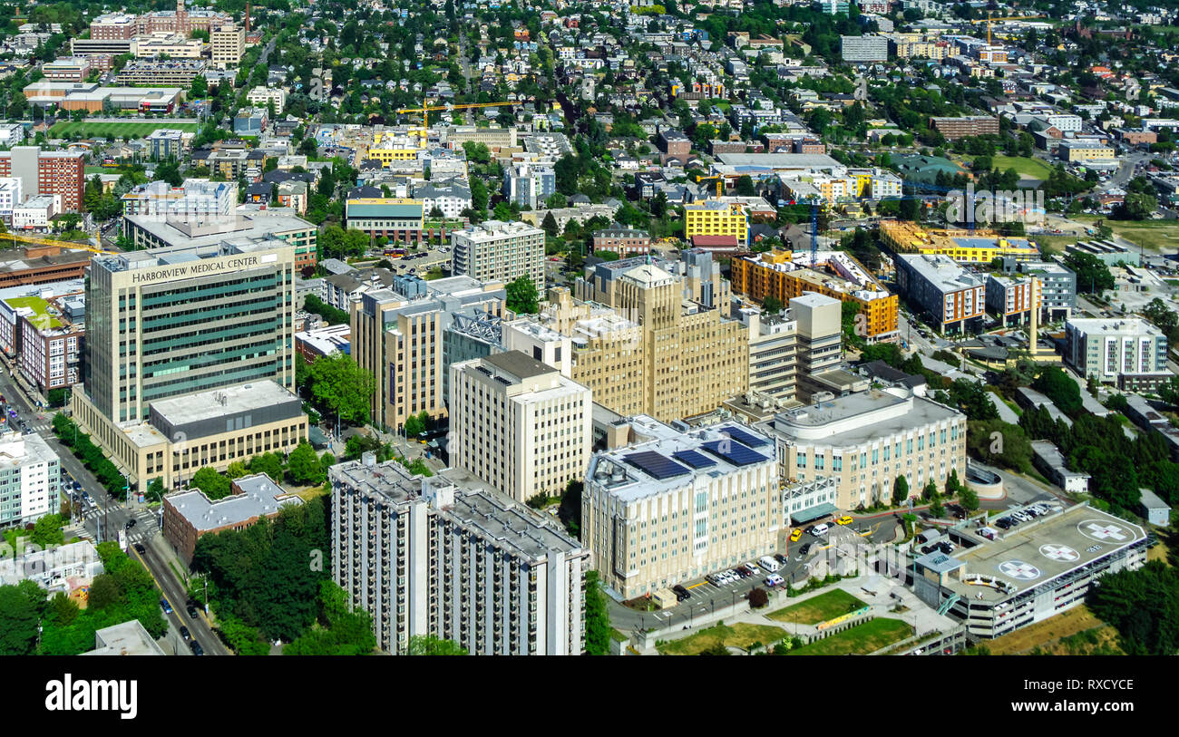 SEATTLE, Washington State - 31. MAI 2018: Luftaufnahme von yesler Terrasse und Squire Park District und der Harborview Medical Center in Seattle. Stockfoto