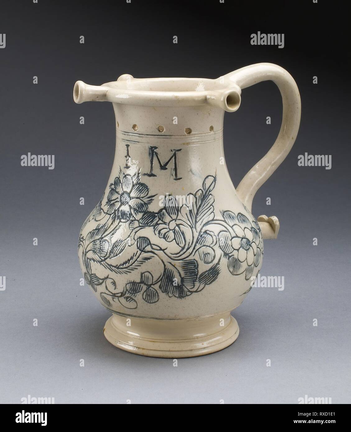 Puzzle Kanne. Staffordshire, England. Datum: 1760-1770. Abmessungen: 15,4 x 14 x 10,5 cm (6 1/8 x 5 1/2 x 4 1/8 in.). Salz - glasiert Steingut. Herkunft: Staffordshire. Museum: Das Chicago Art Institute. Stockfoto