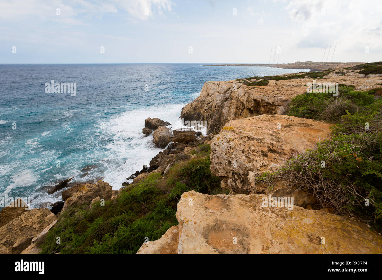 Schöne Kap Greco Kamara Tou Koraka stone arch bei bewölktem Wetter. Landschaft auf Zypern Insel genommen. Stockfoto