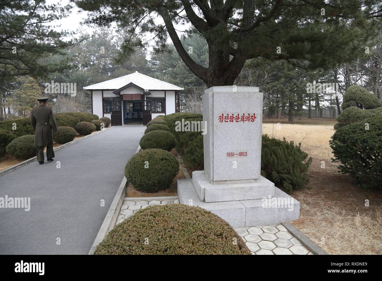 (190309) - pjöngjang, 9. März 2019 (Xinhua) - Foto am 5. März 2019 zeigt das Äußere der Ort, wo der koreanische Krieg Waffenstillstand Gespräche in den Waffenstillstand Dorf Panmunjom gehalten wurden. Panmunjom wurde zu einem Symbol der Teilung auf der Koreanischen Halbinsel die Koreanische Waffenstillstandsabkommen, das die 1950-53 Koreakrieg angehalten, war es am 27. Juli 1953 unterzeichnet. Nun ist es ein Symbol für die Annäherung und den Dialog zwischen den beiden Seiten auf der Koreanischen Halbinsel. (Xinhua / Cheng Dayu) Stockfoto