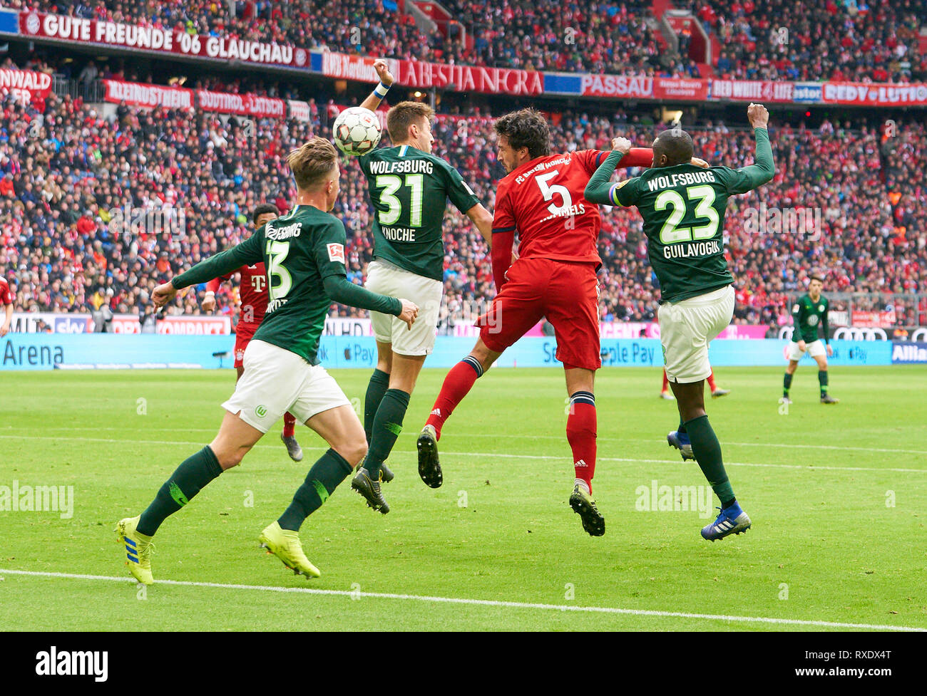 München, Deutschland. 09 Mär, 2019. Mats HUMMELS, FCB 5 konkurrieren um die Kugel, Bekämpfung, Duell, Kopfzeile, Action, Kampf gegen Joshua GUILAVOGUI, WOB 23 Robin KNOCHE, WOB 31 Yannick GERHARDT, WOB 13 FC BAYERN MÜNCHEN - VFL Wolfsburg 6-0 - DFL-Bestimmungen verbieten die Verwendung von Fotografien als BILDSEQUENZEN und/oder quasi-VIDEO - 1. Deutsche Fussball Liga, München, März 09, 2019 Saison 2018/2019, Spieltag 25, FCB, München, Quelle: Peter Schatz/Alamy leben Nachrichten Stockfoto