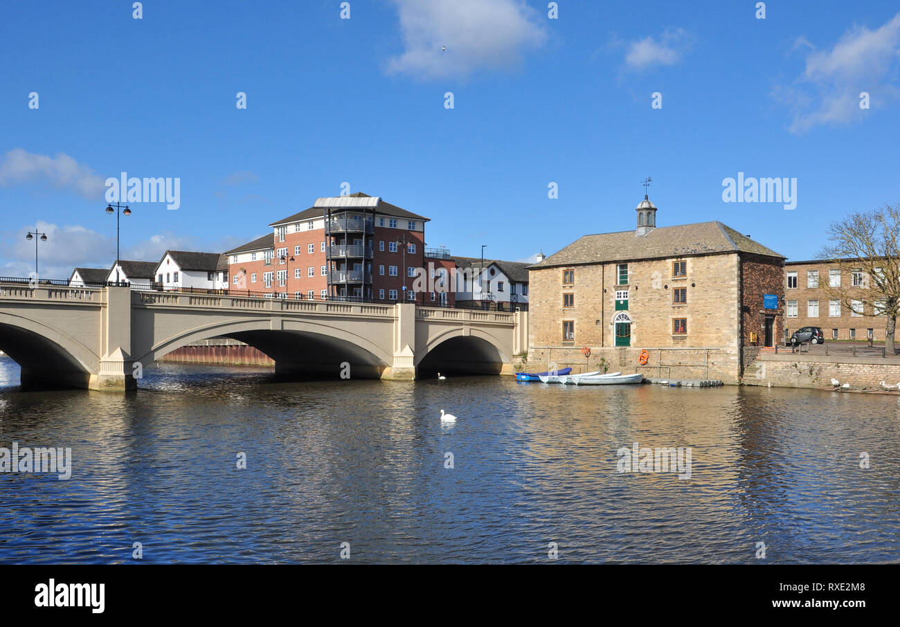 Alte Cutoms Haus. Ein Gebäude aus dem 18. Jahrhundert, früher als Getreidespeicher und Lager neben Stadt, Brücke und den Fluss Nene, Peterborough, Cambridgeshire, Stockfoto