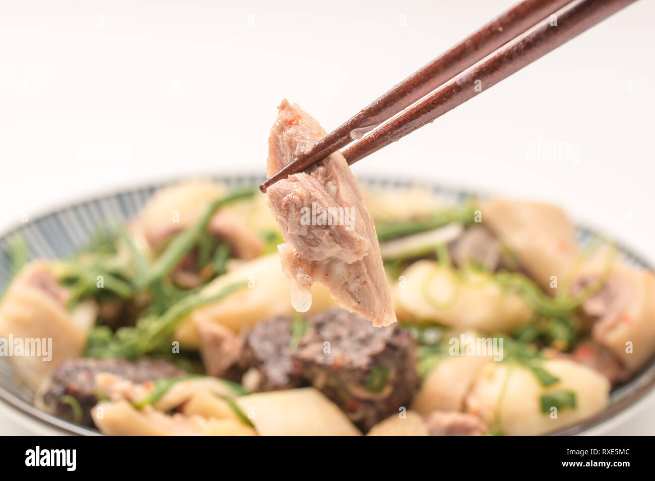 Taiwanische Essen, genannt salzig Huhn, das ist eine Art von traditionellen Lebensmitteln, Fleisch oder Geflügel gedünstet mit salzig und vor dem Servieren angespannt. Stockfoto