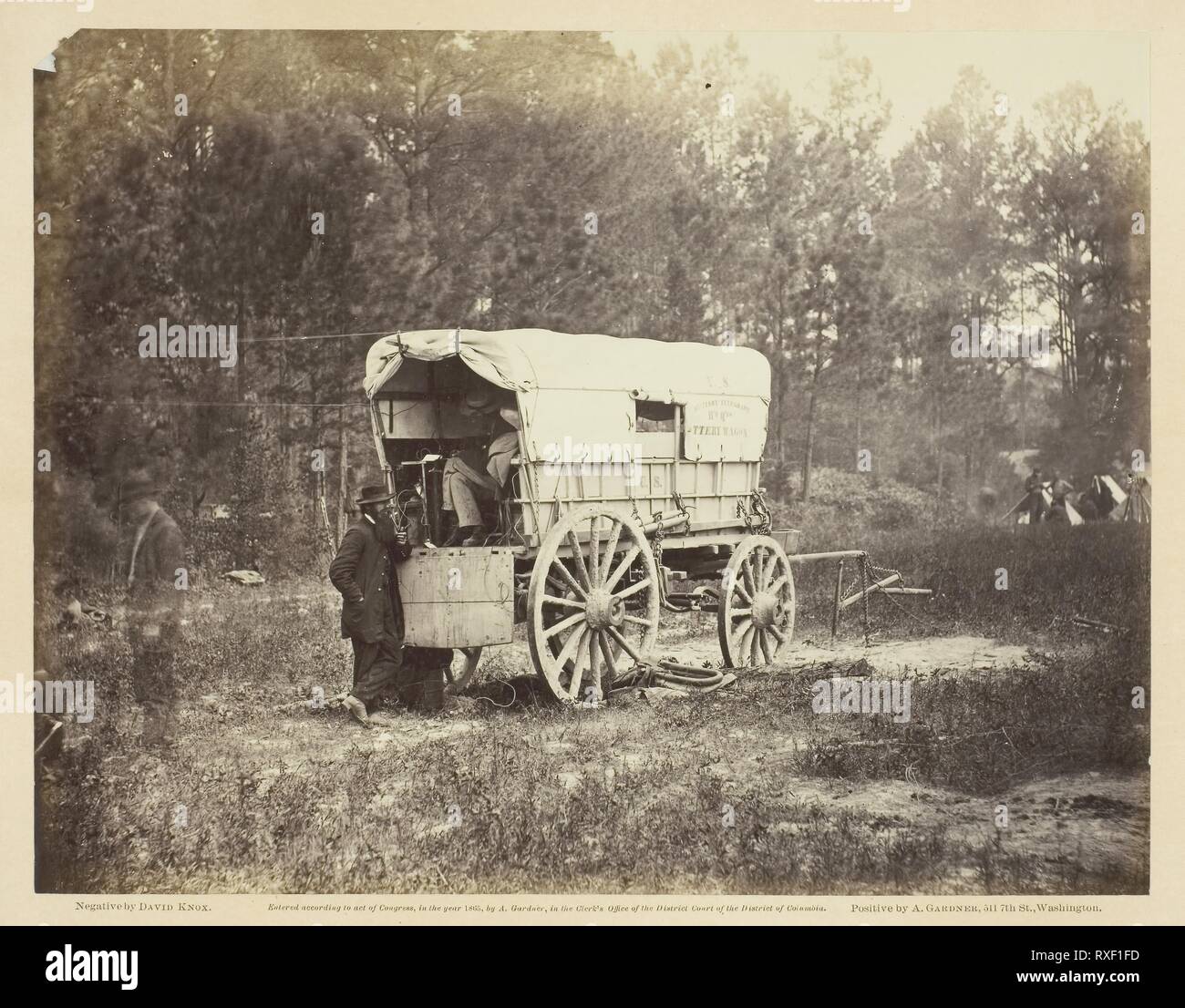 Feld Telegraph, Batterie Wagen. David Knox; Amerikanische, Aktiv 19. Datum: 1864. Abmessungen: 17,7 x 22,9 cm (Bild/Papier); 31,2 x 44,7 cm (album Seite). Eiweiß drucken, PL. 73 Aus dem Album 'Gardner's Fotografische Skizze Buch des Krieges, Band II" (1866). Herkunft: USA. Museum: Das Chicago Art Institute. Stockfoto