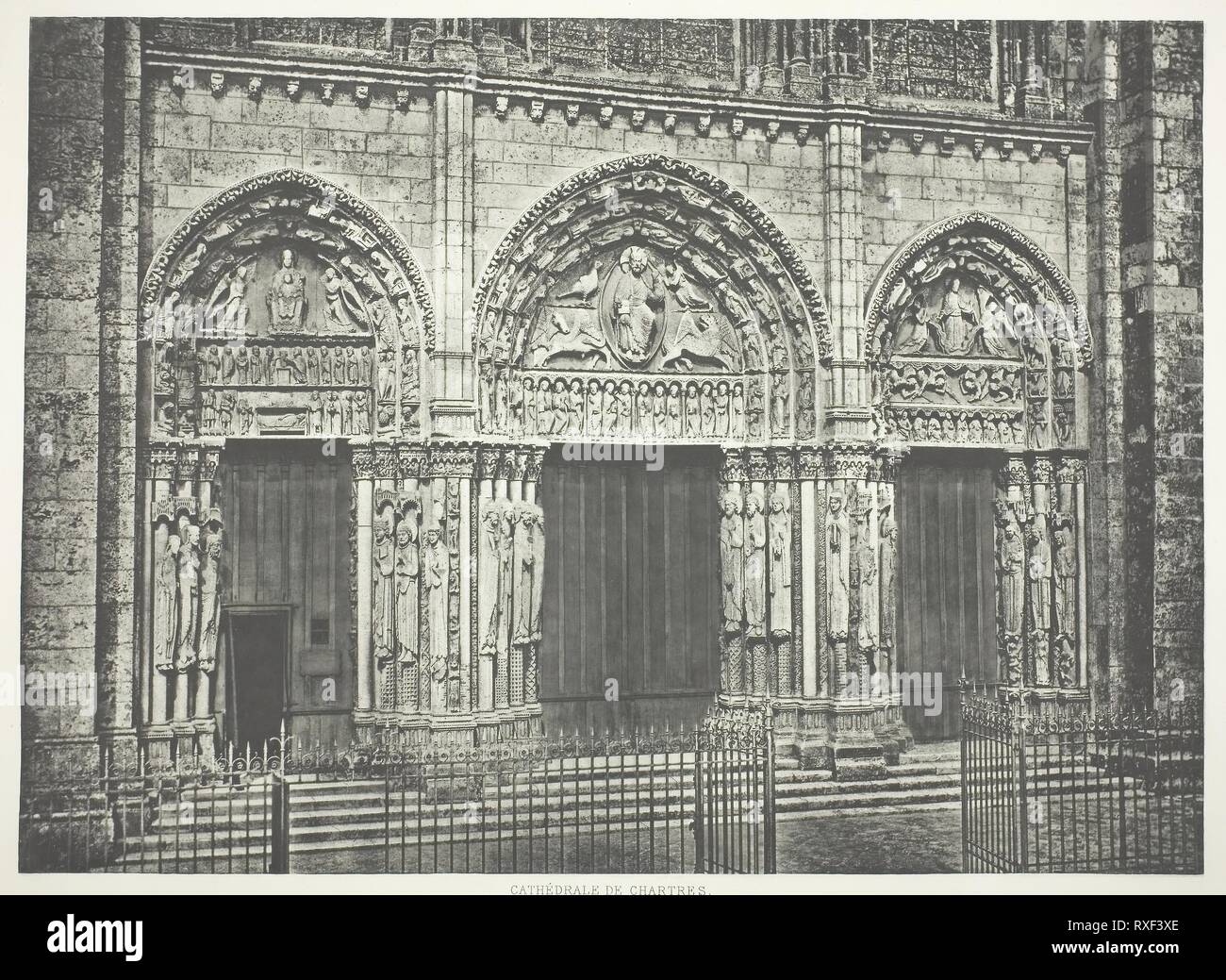 Hauptportal, Kathedrale von Chartres. Édouard Baldus; Französisch, geboren in Deutschland, 1813-1889. Datum: 1855-1865. Abmessungen: 30,7 x 42,5 cm (Bild); 45,3 × 63,4 cm (Papier). Heliogravüre (Fotogravure). Herkunft: Frankreich. Museum: Das Chicago Art Institute. Autor: Edouard Denis Baldus. Stockfoto