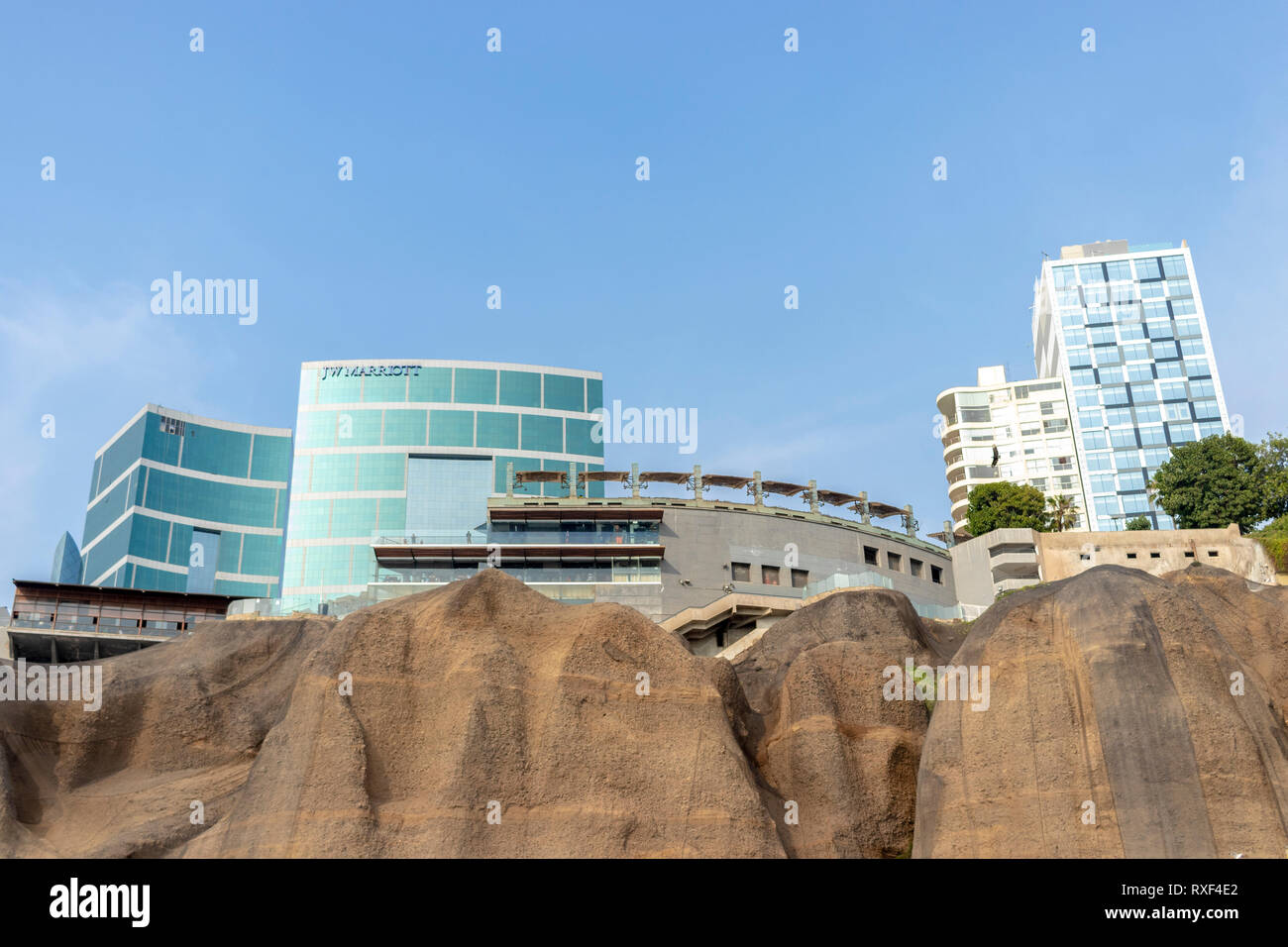 LIMA, PERU - JAN 26 th 2019: Blick auf das Larcomar Einkaufszentrum, Lima. Stockfoto