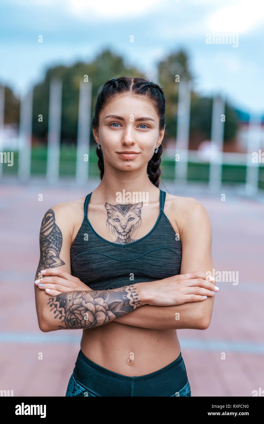 Female Piercing Portrait Stockfotos Und Bilder Kaufen Seite 18 Alamy