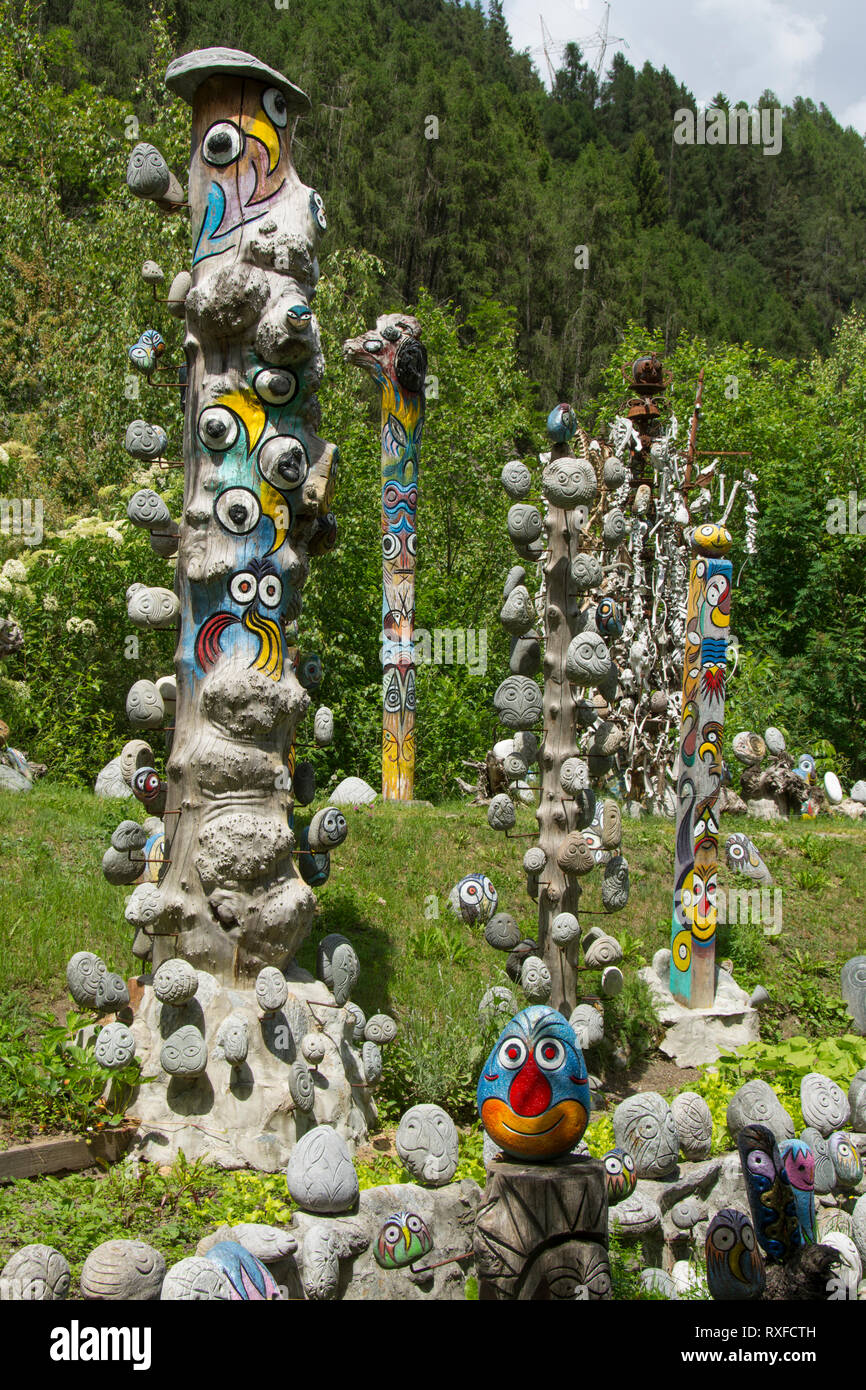 Die whimsical open air Kunst der Lorenz Kuntner, der Vinschgau in Südtirol, ItalyI Stockfoto