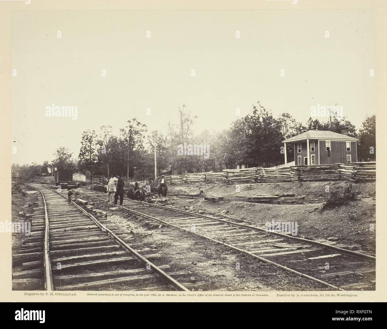 Appomattox Station, Virginia. Timothy O'Sullivan; Amerikanische, geboren in Irland, 1840-1882. Datum: 1865. Abmessungen: 17,7 x 23 cm (Bild/Papier); 31,1 x 44,6 cm (album Seite). Eiweiß drucken, PL. 97 Aus dem Album 'Gardner's Fotografische Skizze Buch des Krieges, Band II" (1866). Herkunft: USA. Museum: Das Chicago Art Institute. Stockfoto