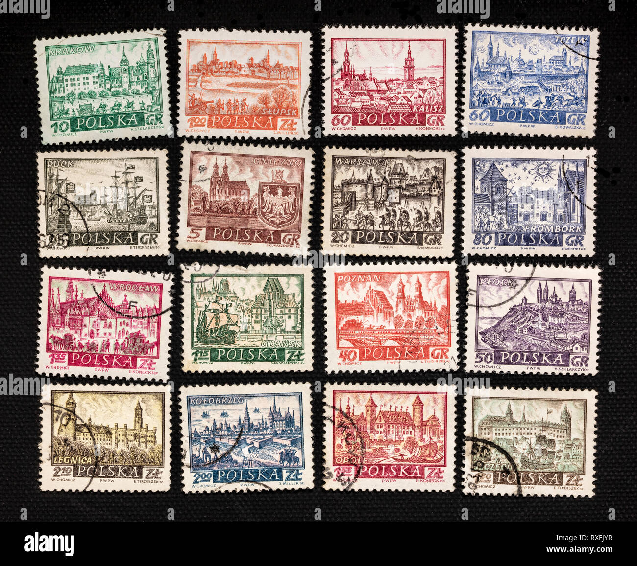 Historische Darstellung der berühmten polnischen Städte - eine Reihe von  Vintage caceled post Briefmarken auf schwarzen Leinwand Stockfotografie -  Alamy