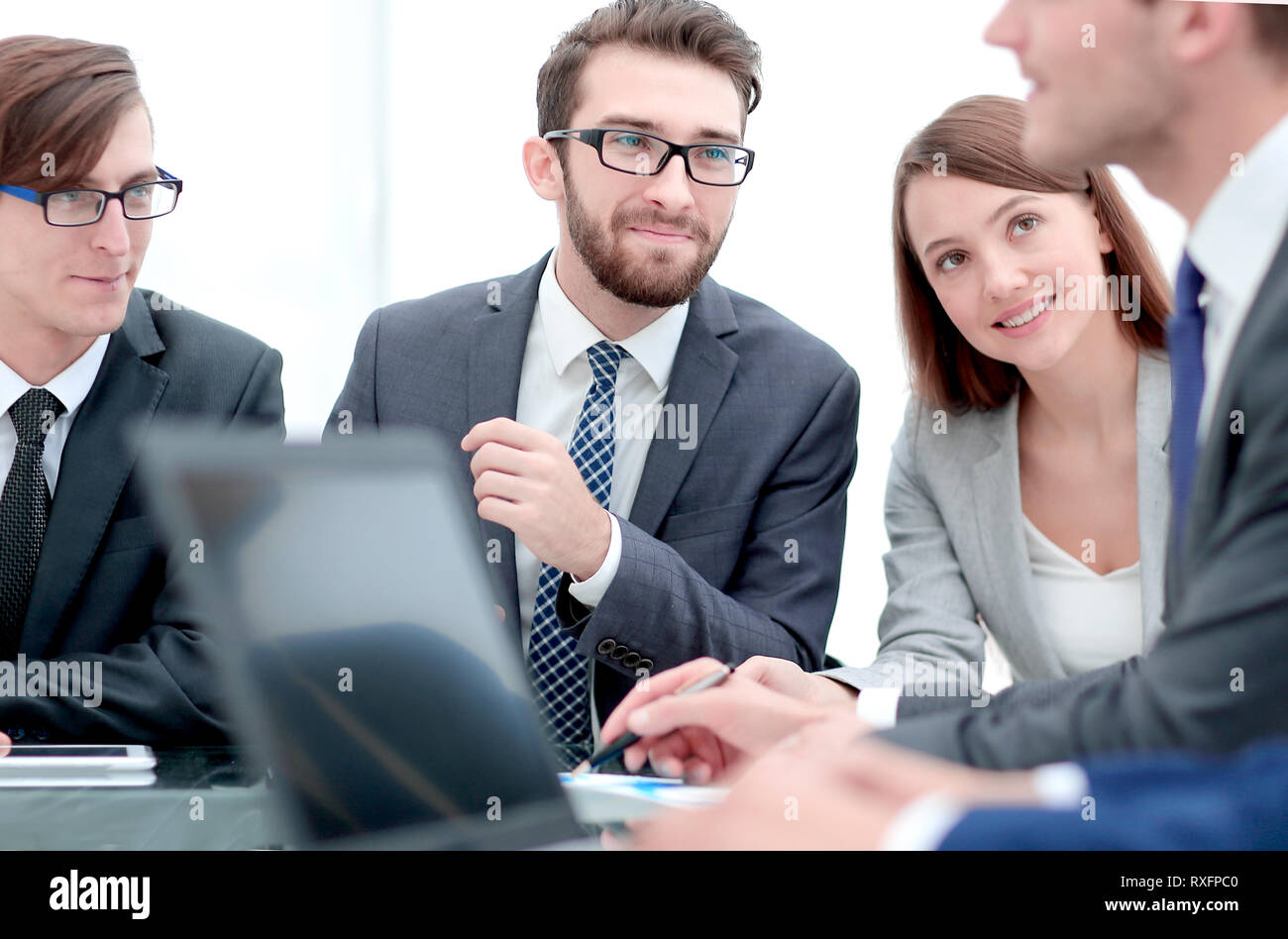 Hintergrund Bild der Geschäftsmann am Schreibtisch Stockfoto