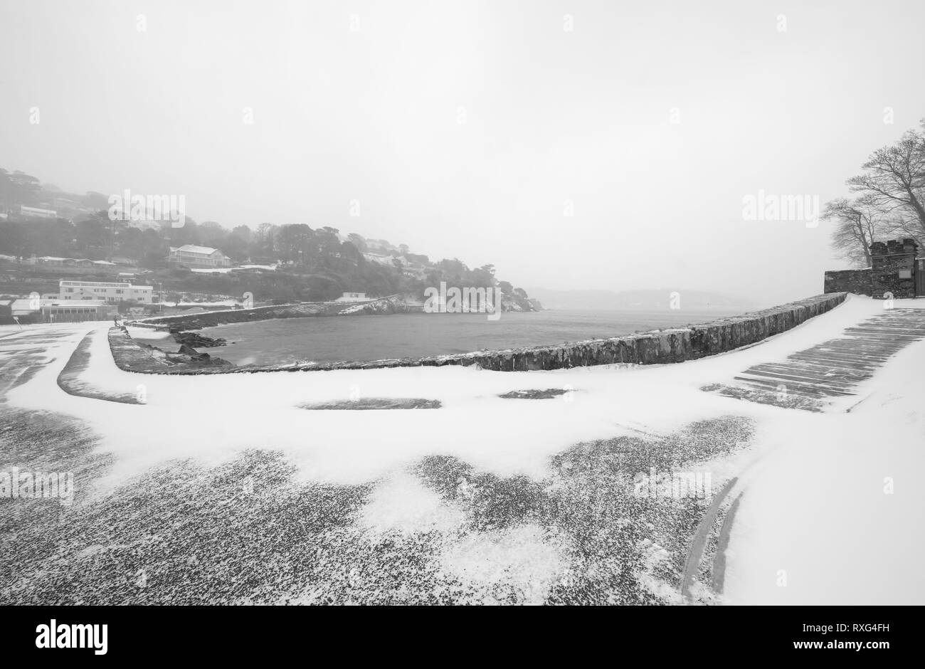 Eine verschneite Szene nach dem Tier aus dem Osten struck South Devon. North Sands wurde dann durch Sturm Emma getroffen. Stockfoto