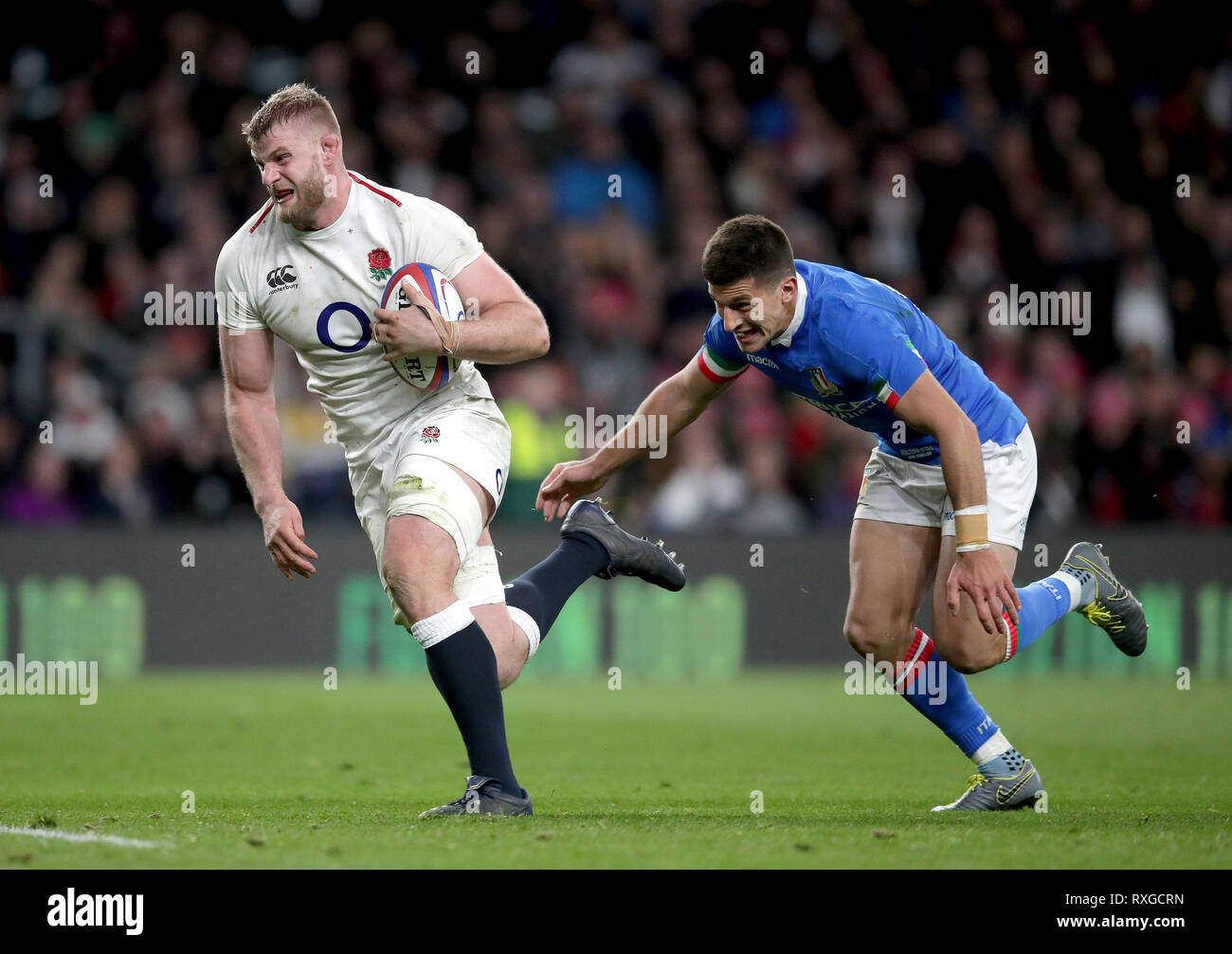 England's George Kruis (links) Kerben 6. Versuchen Sie, seine Seite während der Guinness sechs Nationen Spiel im Twickenham Stadium, London. Stockfoto