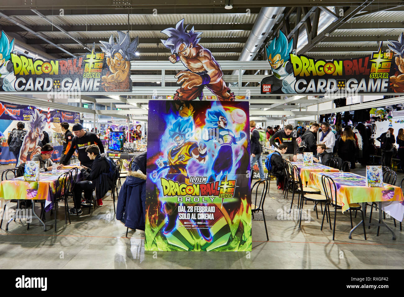 Mailand, Italien - 8. März 2019 Cartoomics Comic Con Dragon Ball Spiel Tabellen mit den Besuchern spielen Stockfoto